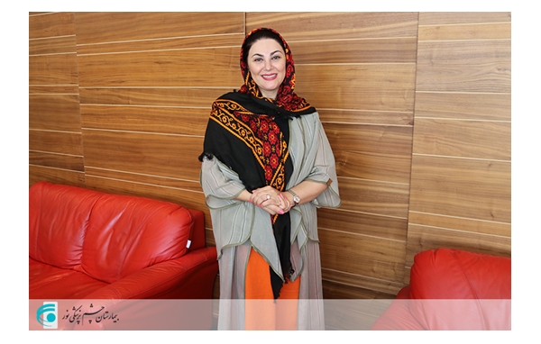لاله اسکندری در نور معاینه می شود